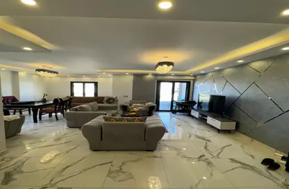 Apartment - 3 Bedrooms - 3 Bathrooms for sale in Green Residence 1 - 7th District - Sheikh Zayed City - Giza