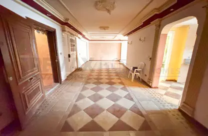 شقة - 3 غرف نوم - 2 حمامات للبيع في جناكليس - حي شرق - الاسكندرية