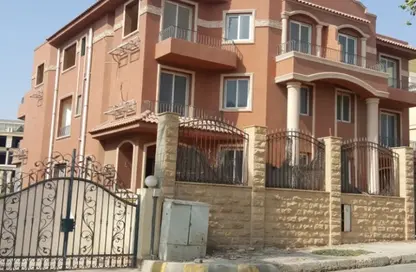 فيلا - 8 غرف نوم - 8 حمامات للبيع في جولف سيتي - مدينة العبور - القليوبية