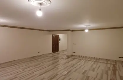 Apartment - 3 Bedrooms - 2 Bathrooms for sale in Dr Mahmoud Hoballah St. - 8th Zone - Nasr City - Cairo