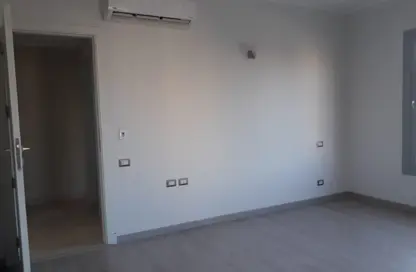 شقة - 1 حمام للبيع في فيلدج جيت - المستثمرين الجنوبية - مدينة القاهرة الجديدة - القاهرة