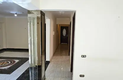 شقة - 3 غرف نوم - 1 حمام للبيع في الحي السابع - الشيخ زايد - الجيزة شقة - 3 غرف نوم - 1 حمام للبيع في الحي السابع - الشيخ زايد - الجيزة