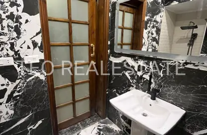 Apartment - 2 Bedrooms - 1 Bathroom for rent in El Rehab Extension - Al Rehab - New Cairo City - Cairo