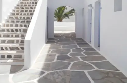 منزل مزدوج - 3 غرف نوم - 4 حمامات للبيع في سالت - راس الحكمة - الساحل الشمالي
