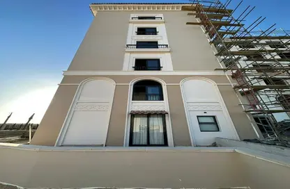 Apartment - 2 Bedrooms - 3 Bathrooms for sale in Village West - Sheikh Zayed Compounds - Sheikh Zayed City - Giza