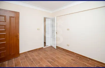Apartment - 3 Bedrooms - 1 Bathroom for sale in Victor Ammanuel Square - Smouha - Hay Sharq - Alexandria