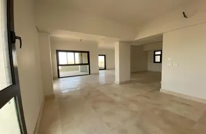 (بنتهاوس  (روف - 3 غرف نوم - 3 حمامات للبيع في كمبوند البروج - كمبوندات الشروق - مدينة الشروق - القاهرة
