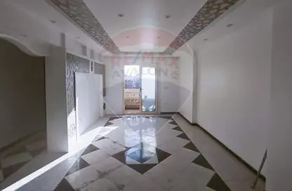 Apartment - 2 Bedrooms - 1 Bathroom for sale in Canal Al Mahmoudya Bahari St. - Moharam Bek - Hay Wasat - Alexandria