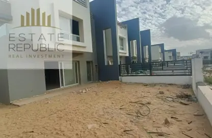 Townhouse - 3 Bedrooms - 4 Bathrooms for sale in The Residences - Hyde Park - New Cairo City - Cairo