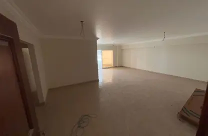 شقة - 3 غرف نوم - 2 حمامات للايجار في كوبرى 14 مايو - سموحة - حي شرق - الاسكندرية