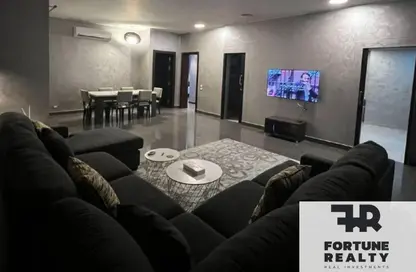 شقة - 2 غرف نوم - 2 حمامات للايجار في ذا فيلدج - المستثمرين الجنوبية - مدينة القاهرة الجديدة - القاهرة