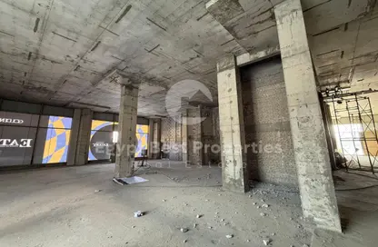 Retail - Studio - 2 Bathrooms for sale in Golden Gate - South Teseen St. - The 5th Settlement - New Cairo City - Cairo