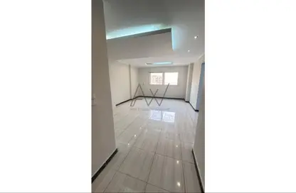 Apartment - 2 Bedrooms - 1 Bathroom for sale in Al Horreya St. - Hadayek El Maadi - Hay El Maadi - Cairo