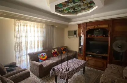 Apartment - 4 Bedrooms - 3 Bathrooms for sale in Abdel Hay Hegazy St. - 8th Zone - Nasr City - Cairo