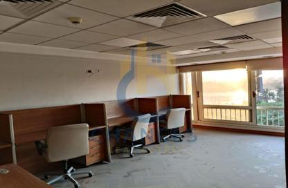 Apartment - 4 Bedrooms - 3 Bathrooms for sale in Cornish El Nile St. - Maadi - Hay El Maadi - Cairo