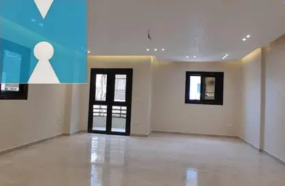 شقة - 2 غرف نوم - 2 حمامات للبيع في شارع حافظ حسان - العجوزة - الجيزة