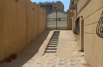 Office Space - Studio - 2 Bathrooms for rent in Al Shaimaa St. - Area F - Ganoob El Acadimia - New Cairo City - Cairo