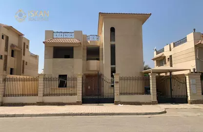 Villa - 3 Bedrooms - 4 Bathrooms for sale in Royal City - Sheikh Zayed Compounds - Sheikh Zayed City - Giza
