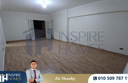 Apartment - 3 Bedrooms - 3 Bathrooms for rent in Zaki Ragab St. - Smouha - Hay Sharq - Alexandria
