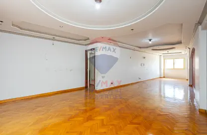 Apartment - 2 Bedrooms - 1 Bathroom for sale in 14th of May Bridge - Smouha - Hay Sharq - Alexandria