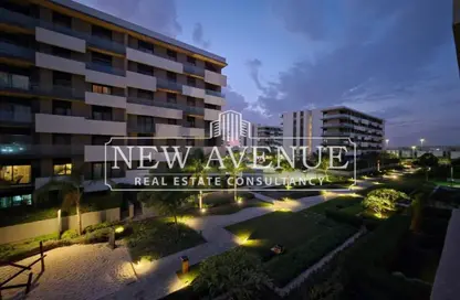 شقة - 2 غرف نوم - 2 حمامات للايجار في كمبوند البروج - كمبوندات الشروق - مدينة الشروق - القاهرة