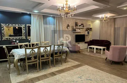 شقة - 4 غرف نوم - 3 حمامات للبيع في الحي السابع - مدينة الشروق - القاهرة