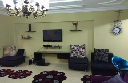 Apartment - 2 Bedrooms - 1 Bathroom for rent in Ahmed Fakhry St. - 6th Zone - Nasr City - Cairo