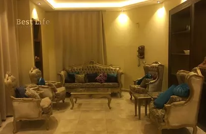 طابق كامل - 5 غرف نوم - 3 حمامات للبيع في شارع عبد الحميد جودة السحار - البنفسج 5 - البنفسج - مدينة القاهرة الجديدة - القاهرة