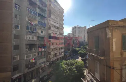 شقة - 4 غرف نوم - 1 حمام للبيع في شارع منشية نادى الصيد - محرم بك - حي شرق - الاسكندرية