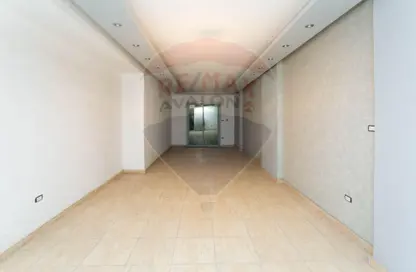 Apartment - 2 Bedrooms - 1 Bathroom for sale in Ahmed Basha Turk St. - Fleming - Hay Sharq - Alexandria