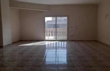 Apartment - 3 Bedrooms - 2 Bathrooms for rent in Doctor Ahmed Okasha St. - El Banafseg 6 - El Banafseg - New Cairo City - Cairo