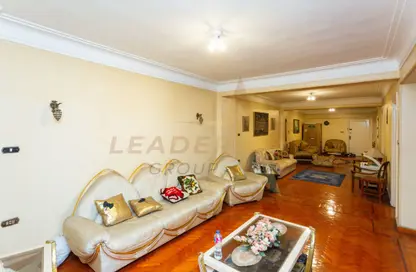 شقة - 3 غرف نوم - 3 حمامات للبيع في ثروت - حي شرق - الاسكندرية