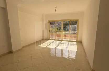 شقة - 3 غرف نوم - 2 حمامات للايجار في مدينة وصال - كمبوندات الشروق - مدينة الشروق - القاهرة