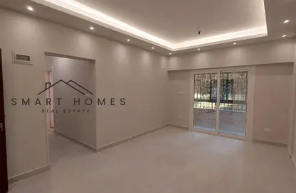 شقة - 3 غرف نوم - 2 حمامات للبيع في شارع 10 - الحي الاول - الشيخ زايد - الجيزة