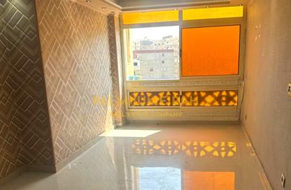 Apartment - 3 Bedrooms - 1 Bathroom for sale in Mansheyet Nadi Al Seed St. - Moharam Bek - Hay Sharq - Alexandria