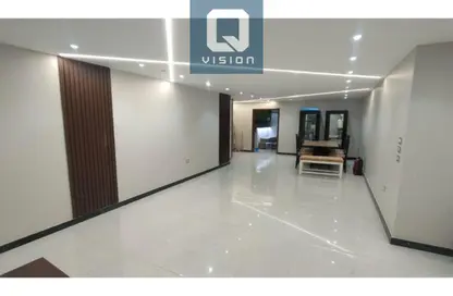 Apartment - 3 Bedrooms - 2 Bathrooms for sale in Souk Zahraa Al Maadi St. - Zahraa El Maadi - Hay El Maadi - Cairo