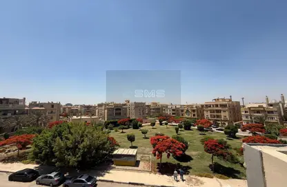 Apartment - 3 Bedrooms - 3 Bathrooms for sale in Mohamed Hussein Mahmoud St. - Area E - Ganoob El Acadimia - New Cairo City - Cairo