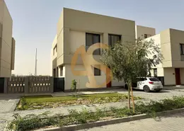 منزل مزدوج - 4 غرف نوم - 4 حمامات للايجار في كمبوند البروج - كمبوندات الشروق - مدينة الشروق - القاهرة