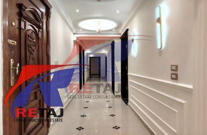 Apartment - 3 Bedrooms - 3 Bathrooms for sale in Al Tayaran St. - Al Sharekat - Nasr City - Cairo