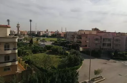 Apartment - 3 Bedrooms - 3 Bathrooms for sale in 1st District West - Shorouk City - Cairo