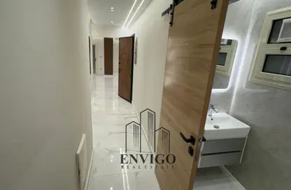 شقة - 3 غرف نوم - 2 حمامات للبيع في شارع احمد نور الدين - المنطقة السادسة - مدينة نصر - القاهرة