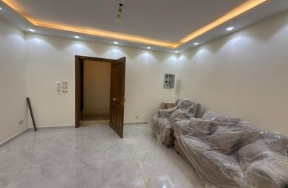 Apartment - 2 Bedrooms - 1 Bathroom for rent in 10th Sector - Zahraa El Maadi - Hay El Maadi - Cairo