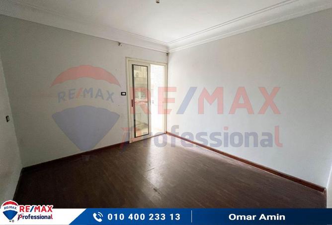 شقة - 3 غرف نوم - 1 حمام للايجار في شارع 303 - سموحة - حي شرق - الاسكندرية