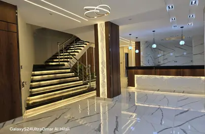 شقة - 6 غرف نوم - 5 حمامات للبيع في البوابة الاولي - خوفو - حدائق الاهرام - الجيزة