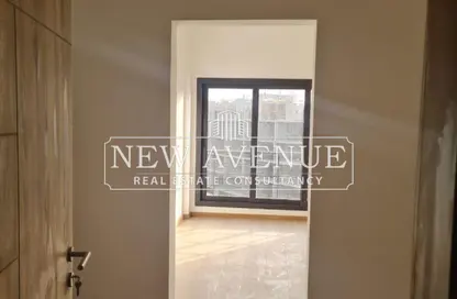 (بنتهاوس  (روف - 3 غرف نوم - 3 حمامات للبيع في مون ريزيدنس - فيفث سكوير - التجمع الخامس - مدينة القاهرة الجديدة - القاهرة