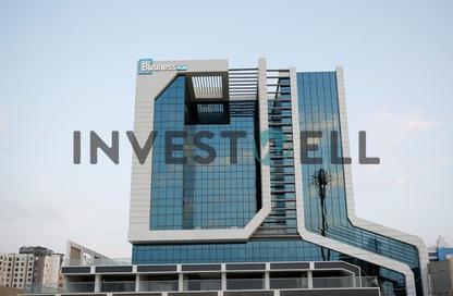 محل - استوديو - 4 حمامات للبيع في بيزنس بلاس - شارع التسعين الشمالي - التجمع الخامس - مدينة القاهرة الجديدة - القاهرة