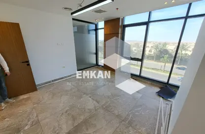 عيادة - استوديو - 2 حمامات للايجار في شارع البستان - الحي التاسع - الشيخ زايد - الجيزة