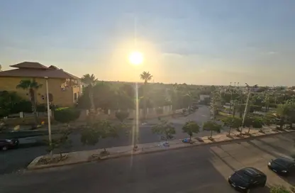 شقة - 3 غرف نوم - 3 حمامات للبيع في حي النادي - مدينة الشروق - القاهرة