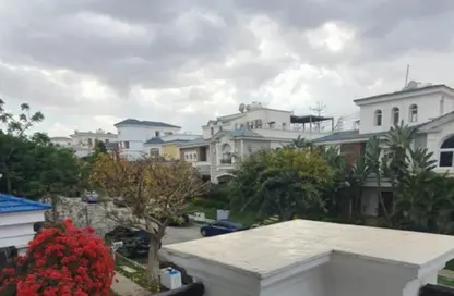 فيلا - 8 غرف نوم - 7 حمامات للبيع في الباتيو 1 - المستثمرين الشمالية - مدينة القاهرة الجديدة - القاهرة