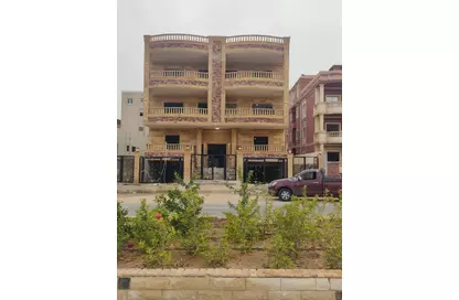 Apartment - 3 Bedrooms - 2 Bathrooms for sale in 3rd District West - Shorouk City - Cairo